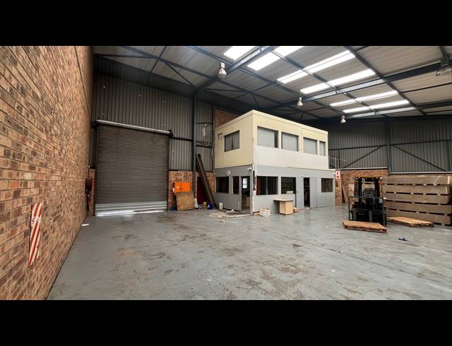 500M² WAREHOUSE TO LET IN SPARTAN